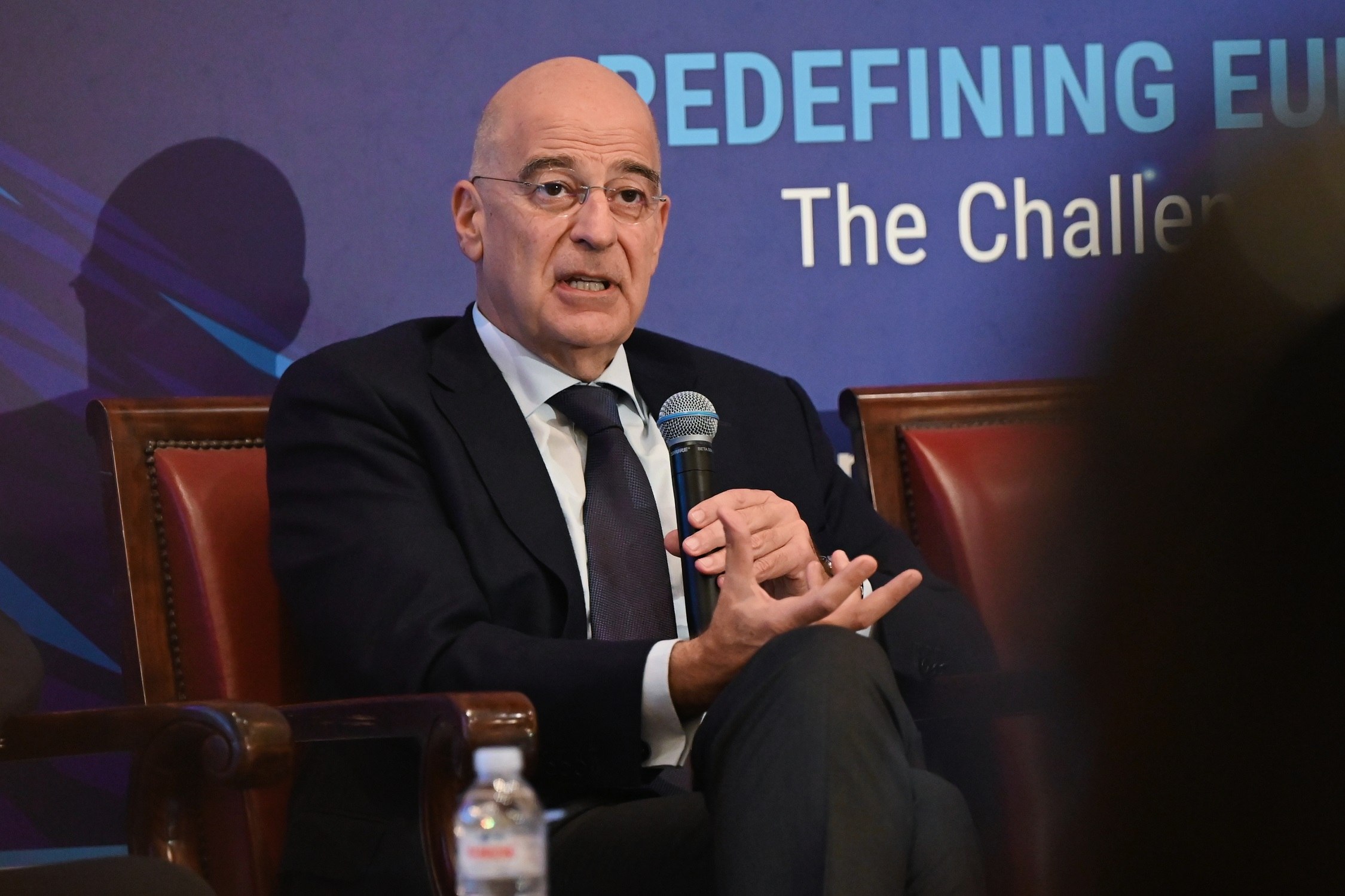 Ο Νίκος Δένδιας ασκεί κριτική στην ΕΕ: Η αμυντική στρατηγική δεν περιορίζεται σε μεταφορές όπλων στην Ουκρανία