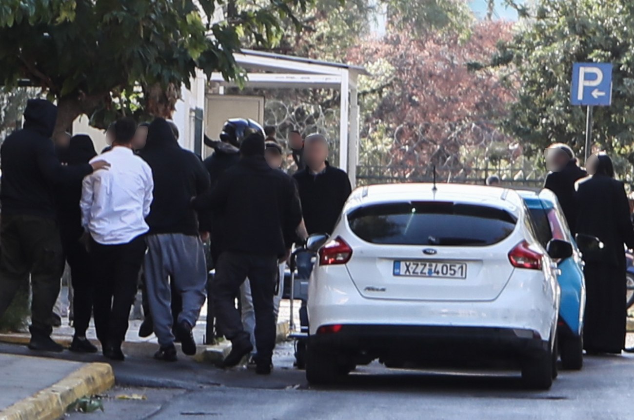 Στη φυλακή η αρχηγός και δύο μέλη του κυκλώματος ναρκωτικών που συνδέονται με ρασοφόρους