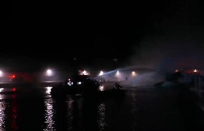 Πυρκαγιά κατέστρεψε τέσσερα σκάφη στην Ακτή Θεμιστοκλέους