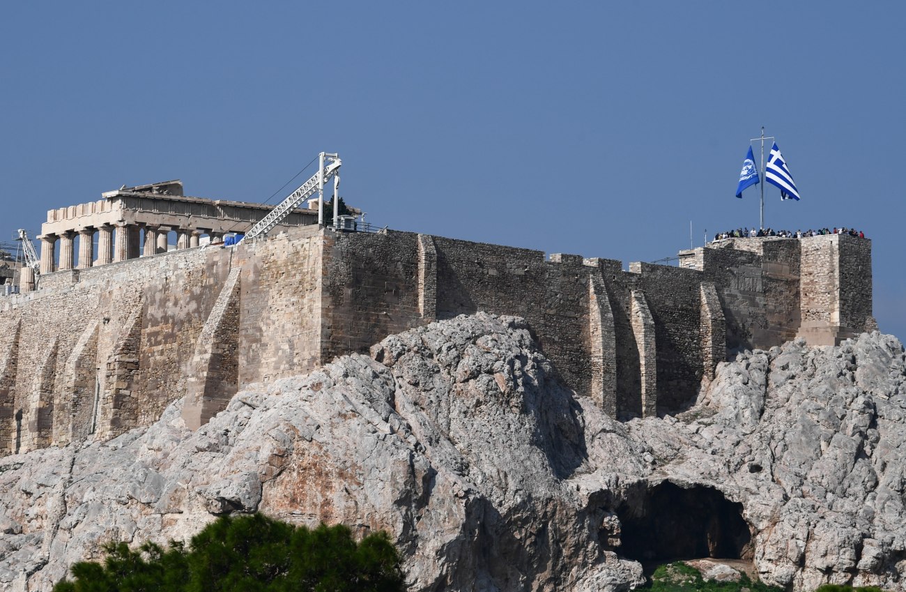 Σταθεροί οι μισθοί στην Ελλάδα, ενώ οι τιμές βασικών προϊόντων εκτοξεύονται