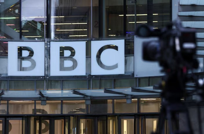 Η επίσημη συγγνώμη του BBC προς τον Τραμπ και η άρνηση καταβολής αποζημίωσης