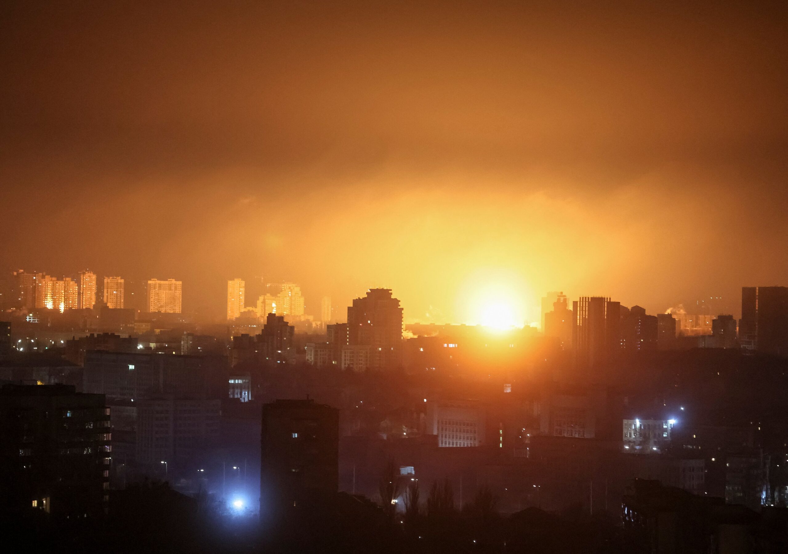 Ουκρανία: Τουλάχιστον 14 τραυματίες από τη ρωσική επίθεση στο Κίεβο