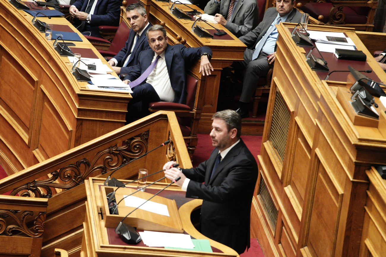 Ζωντανά: Ανδρουλάκης και Μητσοτάκης στη Βουλή για την ακρίβεια