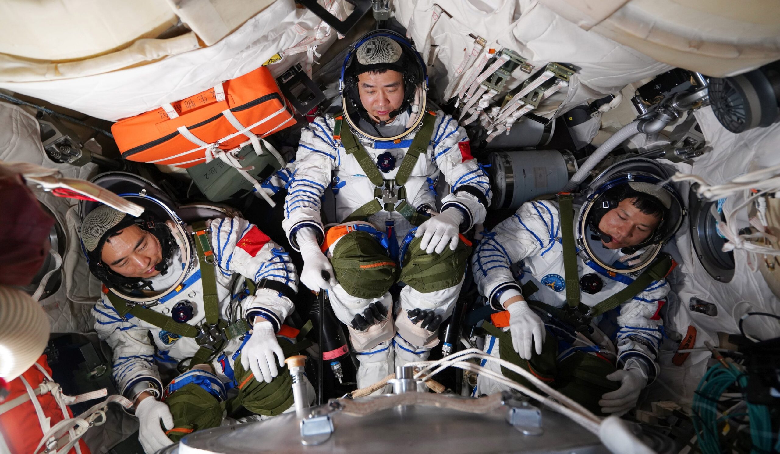 Επιστροφή στη Γη για τους αστροναύτες που εγκλωβίστηκαν στον κινεζικό διαστημικό σταθμό