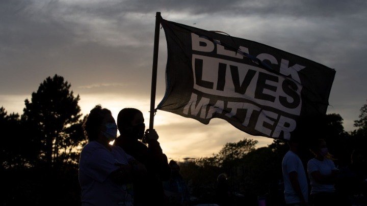 Ντοκιμαντέρ Shoot the People: Η ζωή και το έργο του φωτογράφου και κοινωνικού ακτιβιστή Μίσαν Χάριμαν