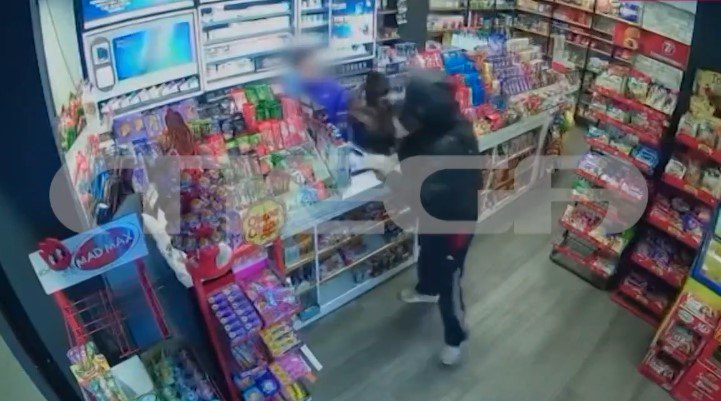 Ένοπλη ληστεία σε μίνι μάρκετ στο Ίλιον: Απειλή κατά της υπαλλήλου με όπλο