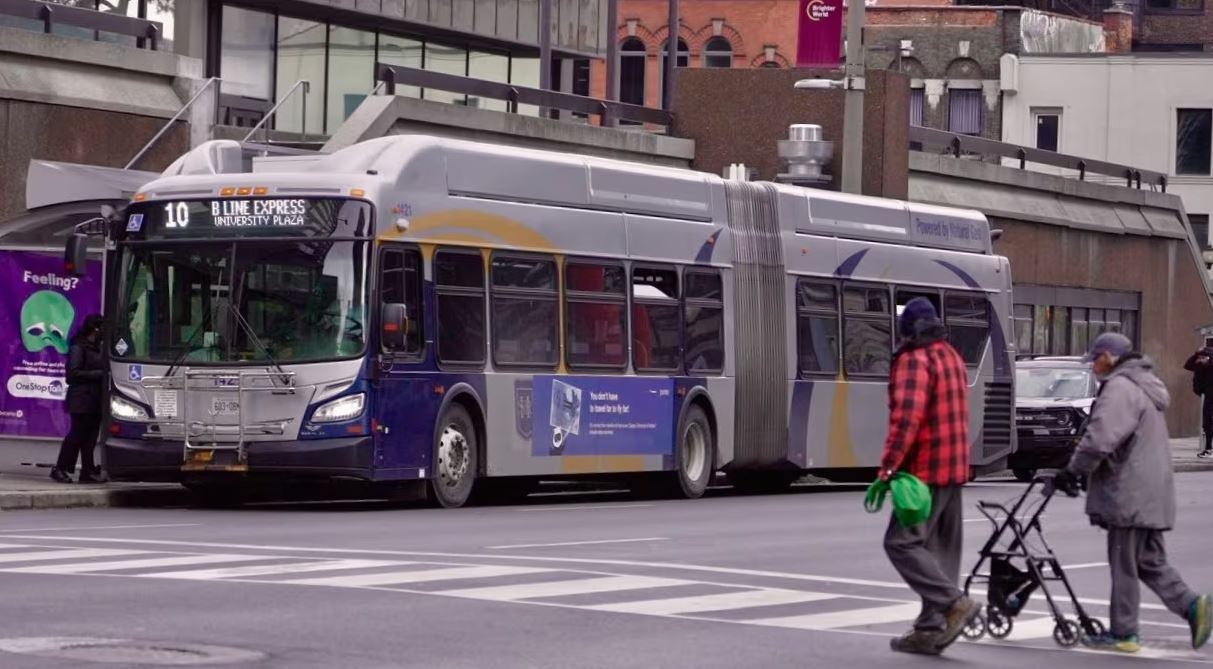 Καναδάς: Κλοπή λεωφορείου από άνδρα, που σταματά στις στάσεις και καταπλήσσει την αστυνομία