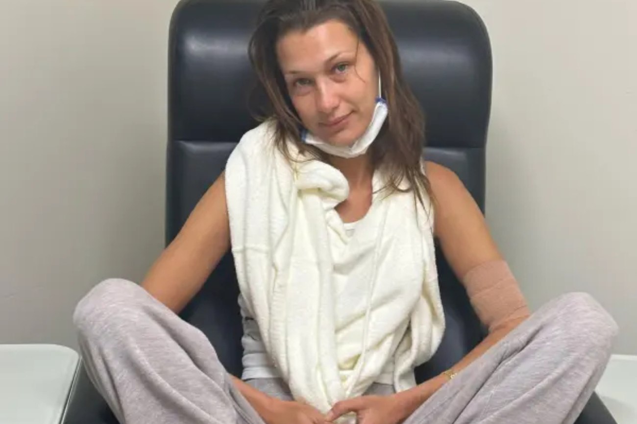 Αόρατη αναπηρία: Η Μπέλα Χαντίντ μιλάει για τη διαρκή ιατρική ανησυχία της μάχης της με τη χρόνια νόσο του Lyme