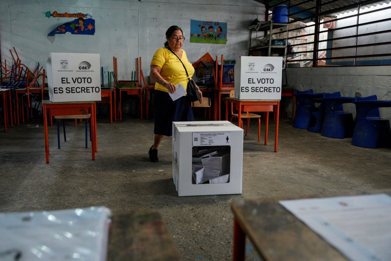 Εκουαδόρ: Δημοψήφισμα για την επιστροφή ξένων στρατιωτικών βάσεων και νέο Σύνταγμα