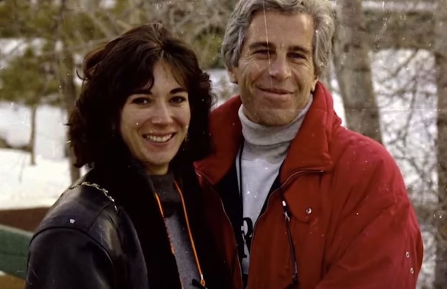 Ένα κουτάβι και απεριόριστο χαρτί υγείας: Η ζωή της Γκιλέν Μάξγουελ στη φυλακή προκαλεί έντονη αμφισβήτηση