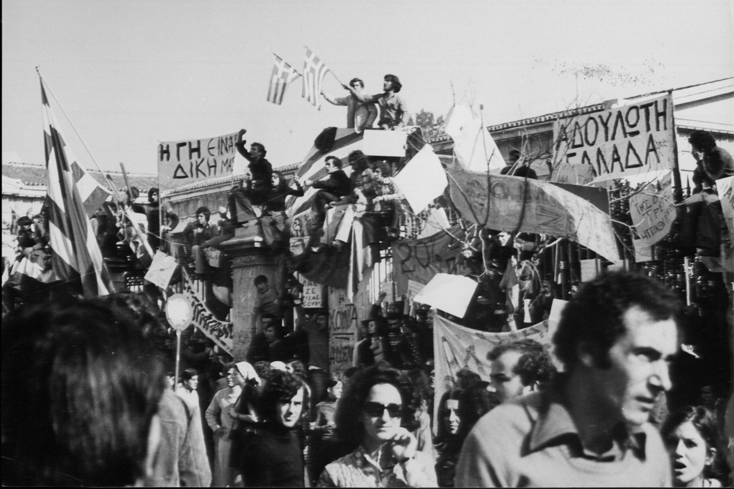 Μιλήστε τώρα γιατί αν πάτε στη Μπουμπουλίνας δεν σας βλέπω καλά: Τα ντοκιμαντέρ που διατηρούν ζωντανή την αλήθεια του Πολυτεχνείου
