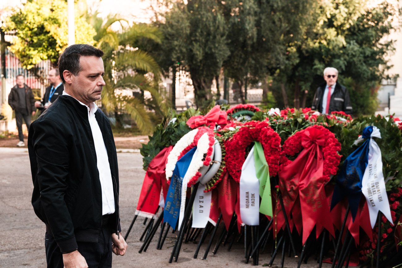 Στεφάνι στη μνήμη των αγωνιστών κατά της δικτατορίας κατέθεσε ο δήμαρχος Αθηναίων