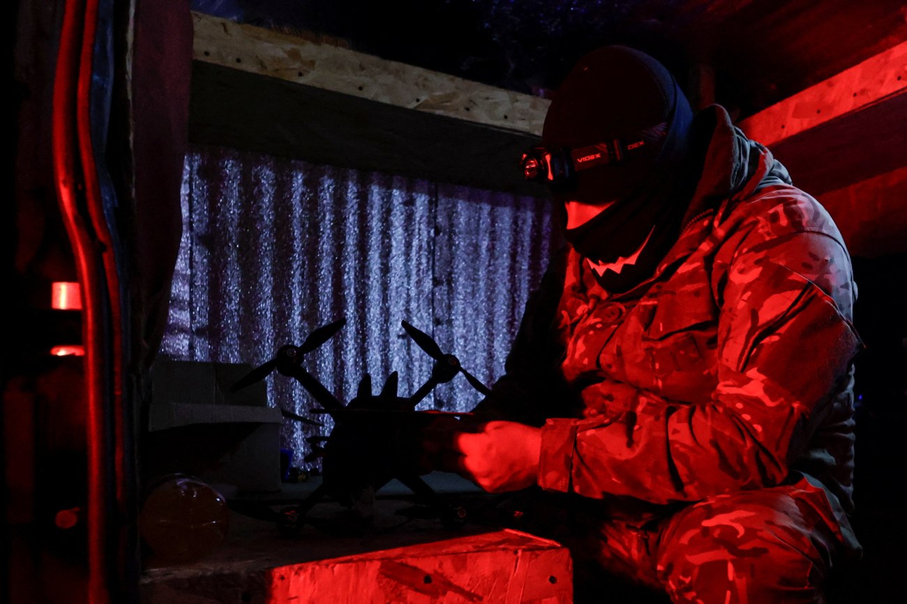 Μυστηριώδη drones πετούν τη νύχτα πάνω από αεροδρόμια στην Ευρώπη: Πόσο σοβαρός είναι ο κίνδυνος;