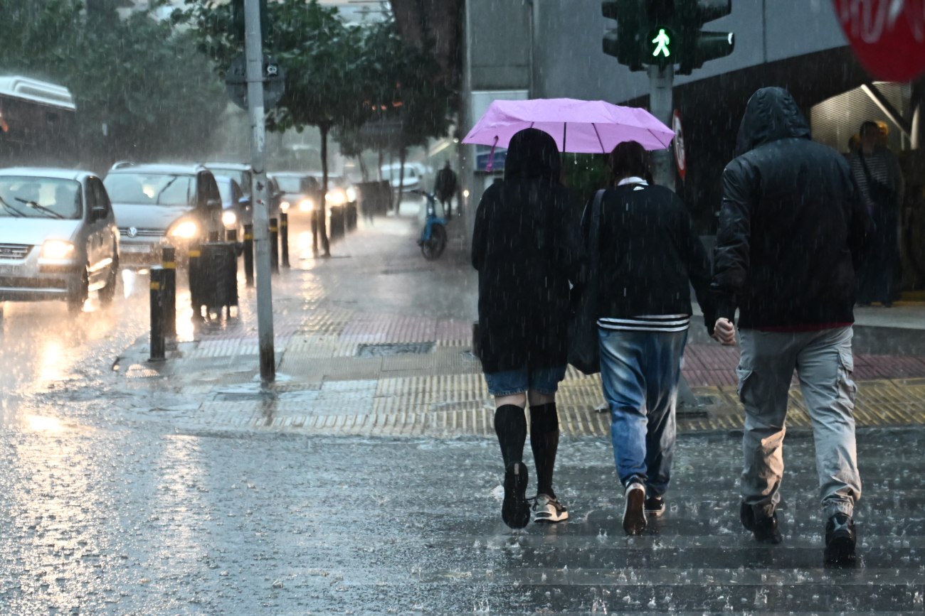 Σημαντικές καιρικές μεταβολές την Τρίτη – Βροχές και αφρικανική σκόνη αναμένονται