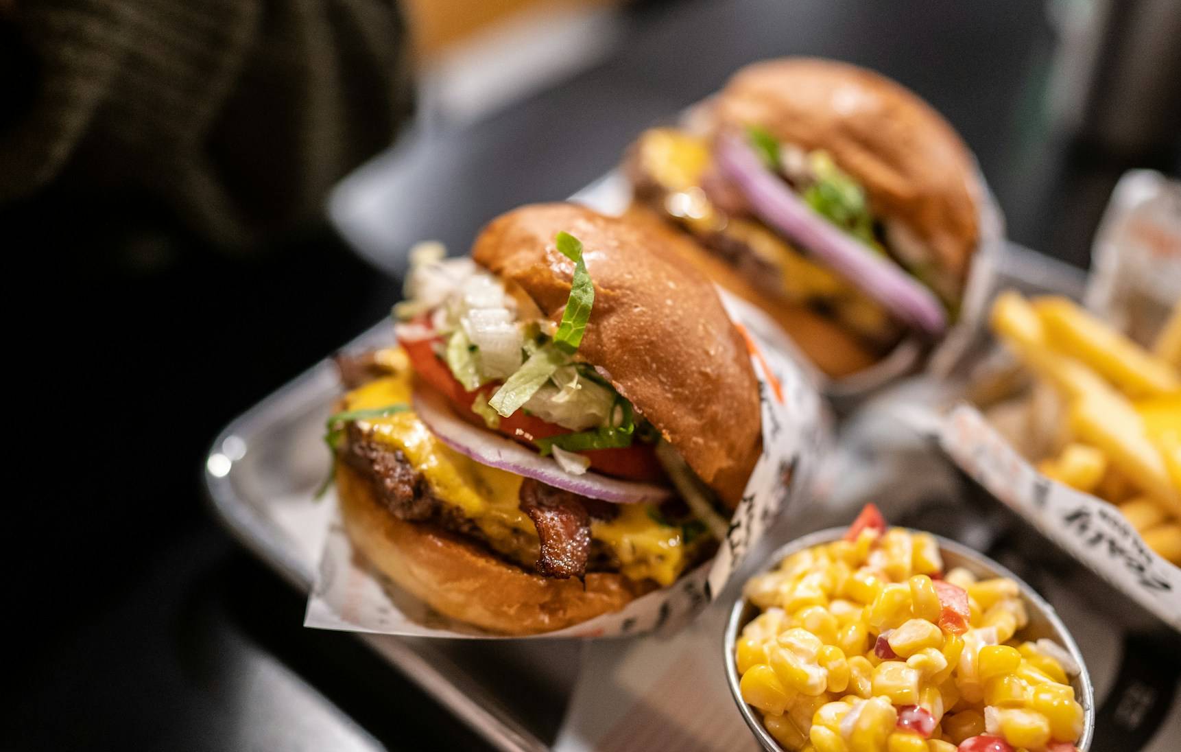 Γαλλία: Έρχεται διπλή φορολόγηση για τα εστιατόρια γρήγορου φαγητού