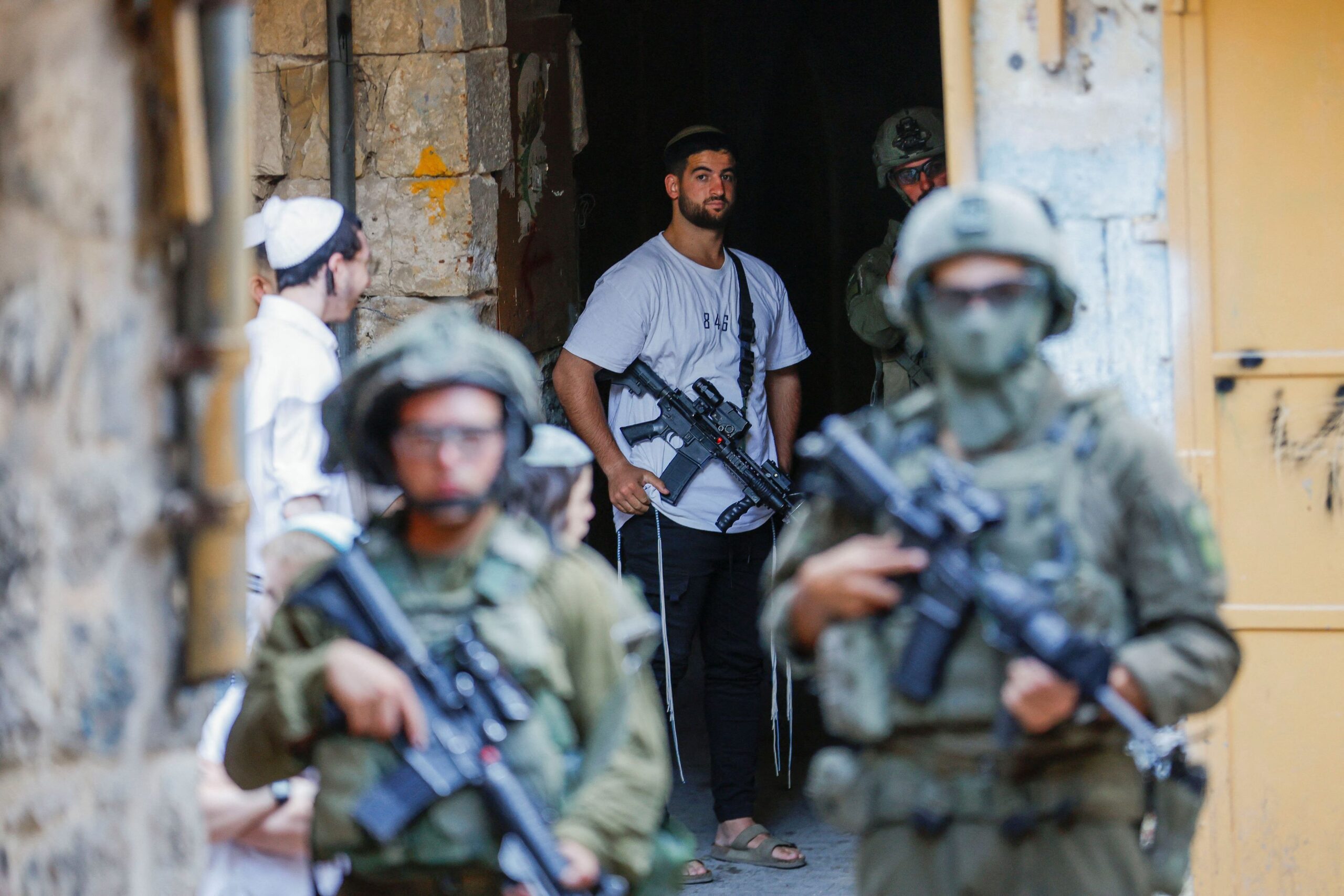 Από την εκεχειρία στη Γάζα στο εκρηκτικό κύμα βίας των εποίκων: Ο ακήρυχτος πόλεμος στην κατεχόμενη Δυτική Όχθη