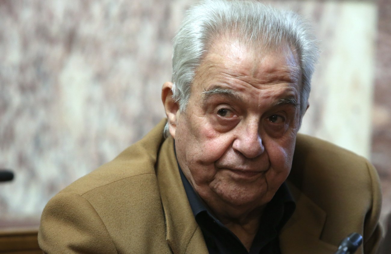 Πάσχοντας για τον Αλέκο Φλαμπουράρη: Μια σημαντική προσωπικότητα της πολιτικής σκηνής