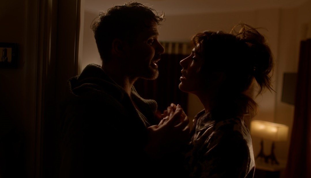 Η Ελβίρα αναστατώνεται από τον γάμο της πρώην του Χάρι