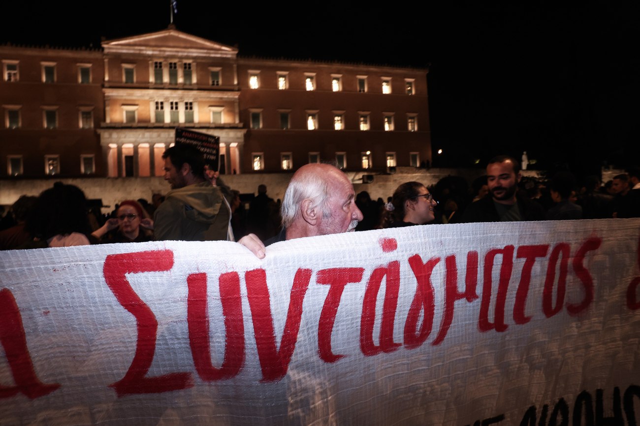 Άγνωστος στρατιώτης: η απαγόρευση συναθροίσεων προσβάλλει το Σύνταγμα, καταγγέλλει η ΕΕΔΑ