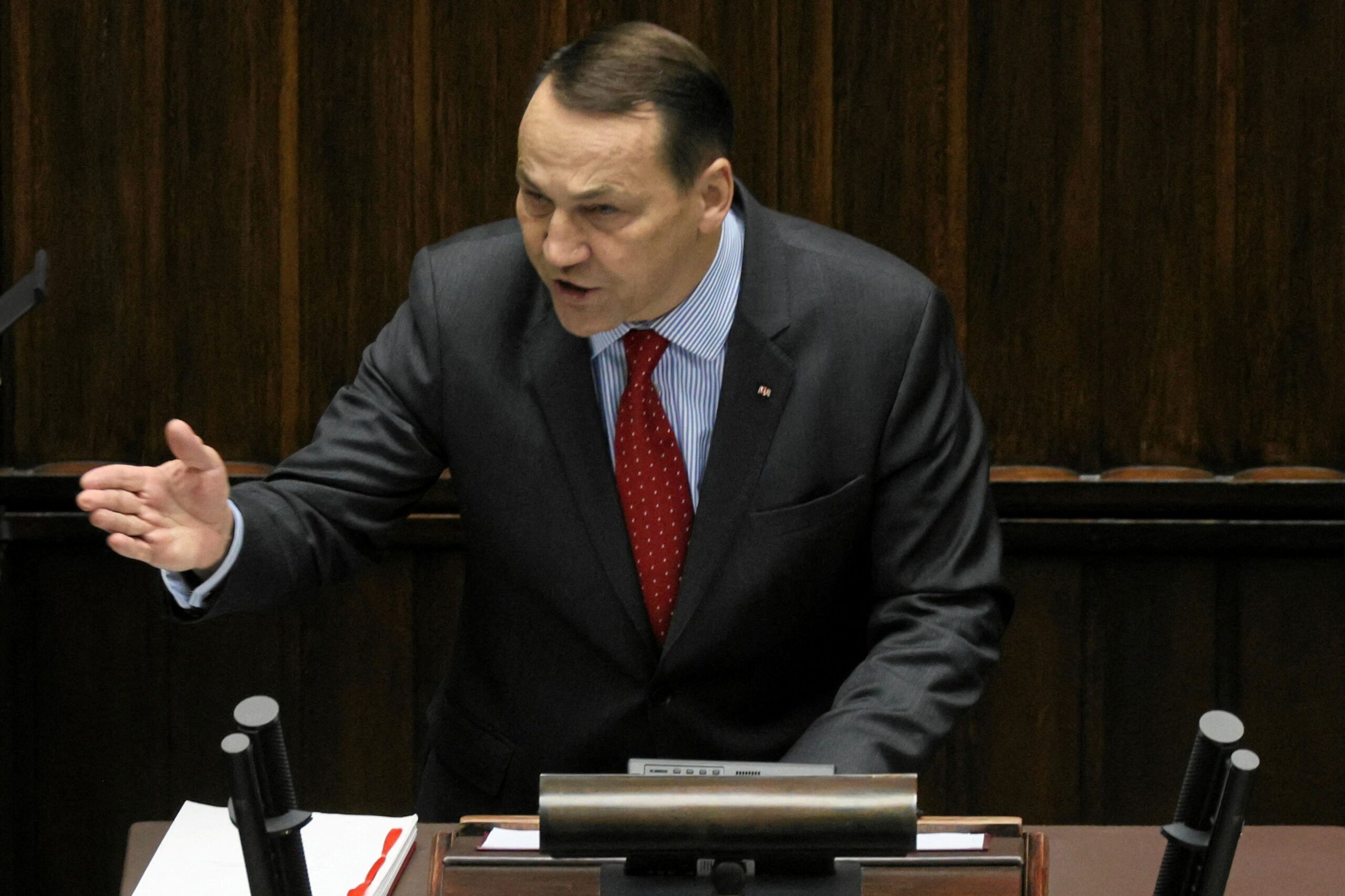 Η Πολωνία κλείνει το τελευταίο ρωσικό προξενείο, με το Κρεμλίνο να σχολιάζει ότι η κίνηση στερείται λογικής