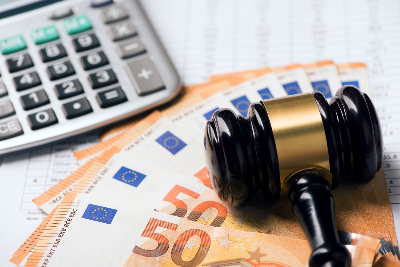 Μετά από σημαντική δικαστική απόφαση, η οδηγία της ΕΕ για τον κατώτατο μισθό παραμένει ενεργή