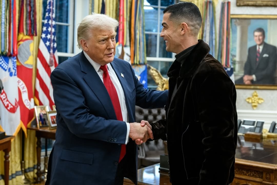 Η ψηφιακή μπάλα του Τραμπ με τον Ρονάλντο στο Οβάλ Γραφείο