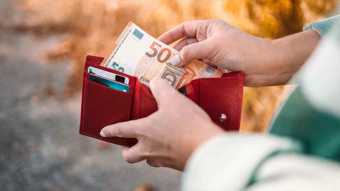 Πληρωμές επιδομάτων και συντάξεων πριν από την Black Friday