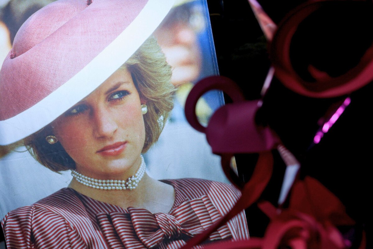 Θλίψη στον κόσμο της μόδας: Πέθανε ο Πολ Κοστέλο, προσωπικός σχεδιαστής της Νταϊάνα