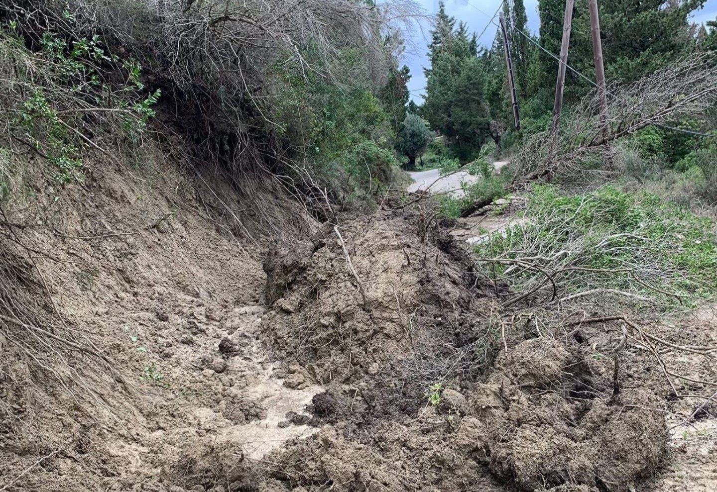 Κακοκαιρία: Βιβλική καταστροφή στην Κέρκυρα και την Ήπειρο με δεκάδες απεγκλωβισμούς και αποκλεισμένα χωριά