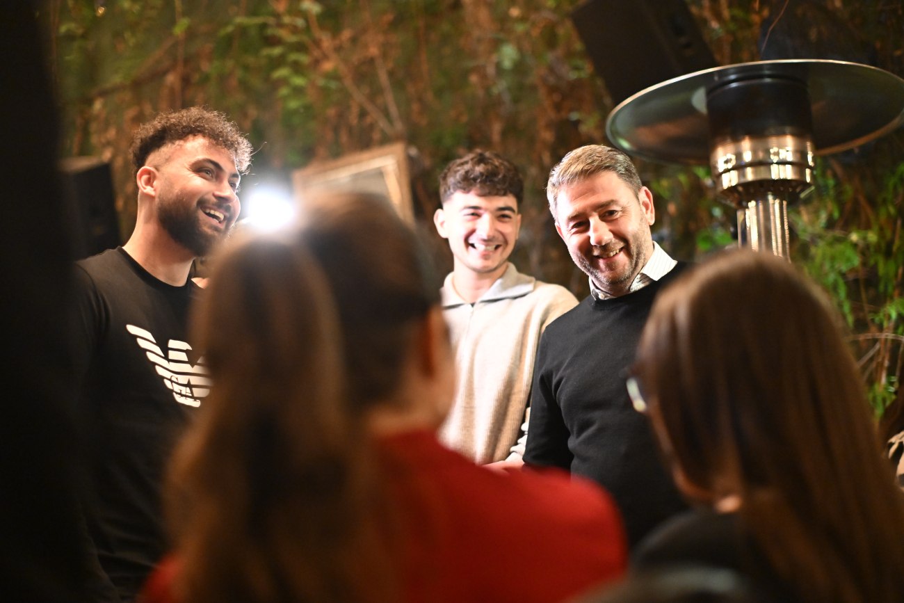 Ανδρουλάκης: Το πρόγραμμα του ΠΑΣΟΚ στοχεύει στη στήριξη της νέας γενιάς