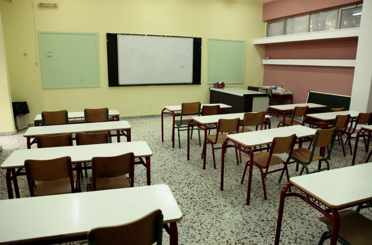 ΠΑΣΟΚ: Κρίσιμη αποτυχία της κυβέρνησης – Ανεπίλυτα κενά στα σχολεία