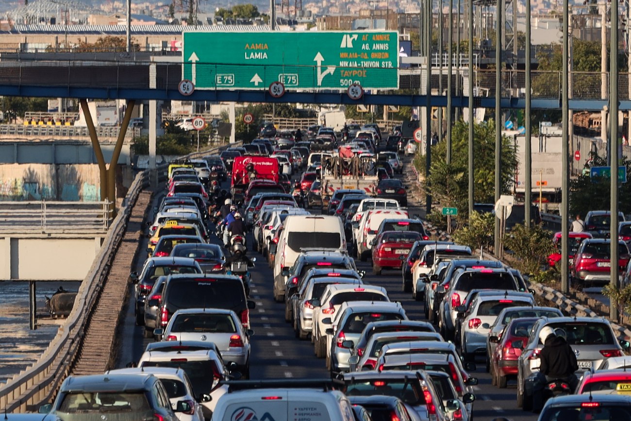 111 ώρες απώλειας για τους οδηγούς στην Αττική: Προτάσεις από ειδικό