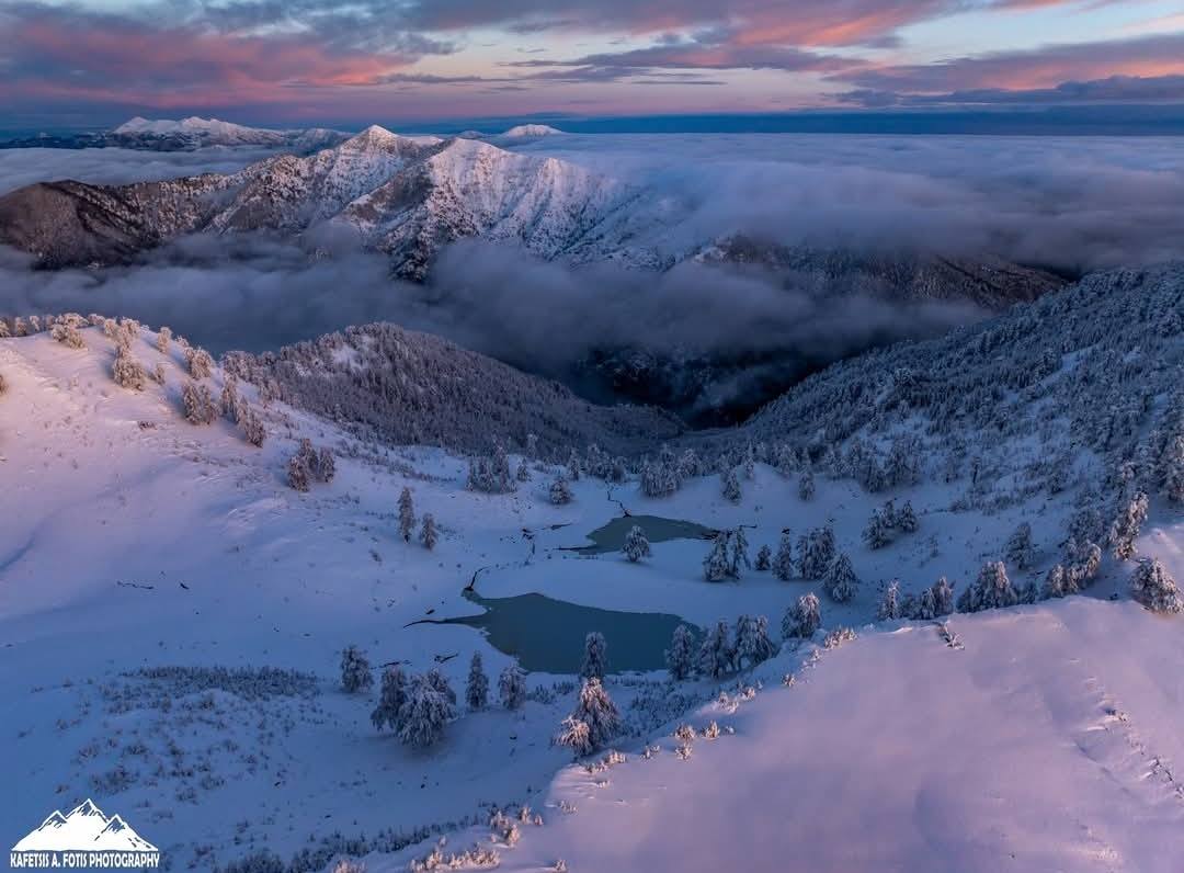 Βάλια Κάλντα: Εντυπωσιακή χιονόπτωση στην καρδιά της Πίνδου