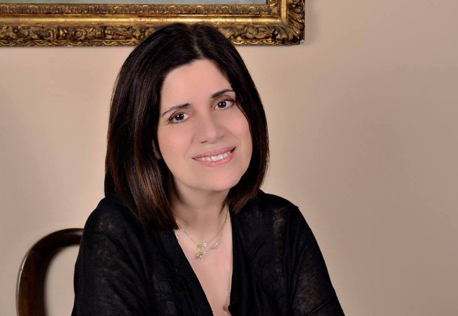 Ποια είναι η Έλλη Ρούσσου που ανέλαβε τη βουλευτική της θέση στην Πλεύση Ελευθερίας