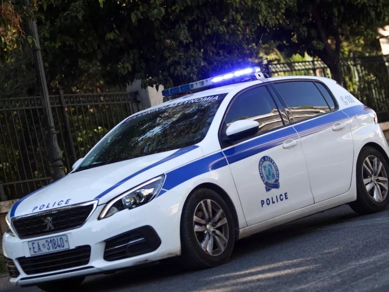 Συνελήφθησαν πέντε ανήλικοι και ένας 19χρονος για διάρρηξη κοινωνικού φαρμακείου στις Αχαρνές