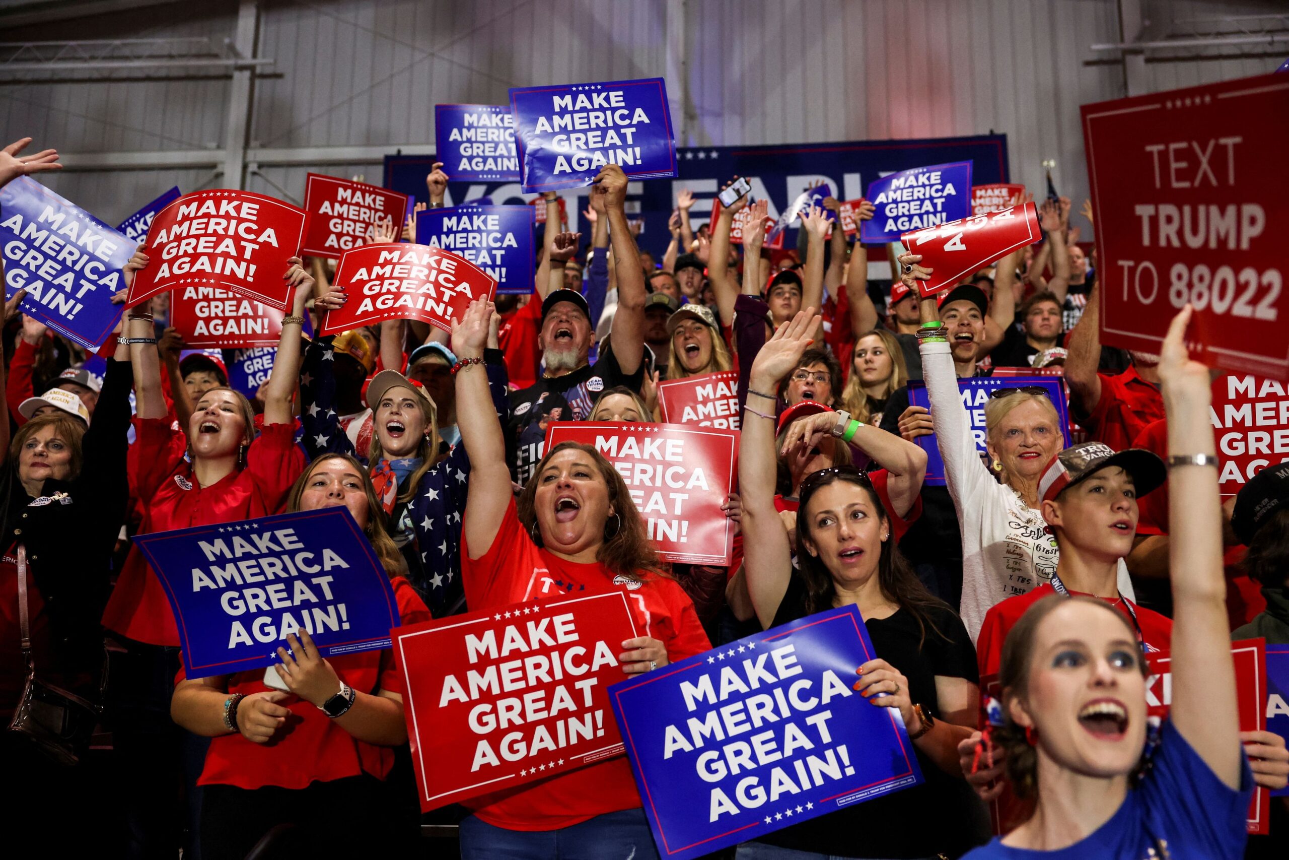 Πολιτική για το χρήμα: Λογαριασμοί από Ινδία και Κένυα επικρίνουν ή εγκωμιάζουν τον Τραμπ στο Χ