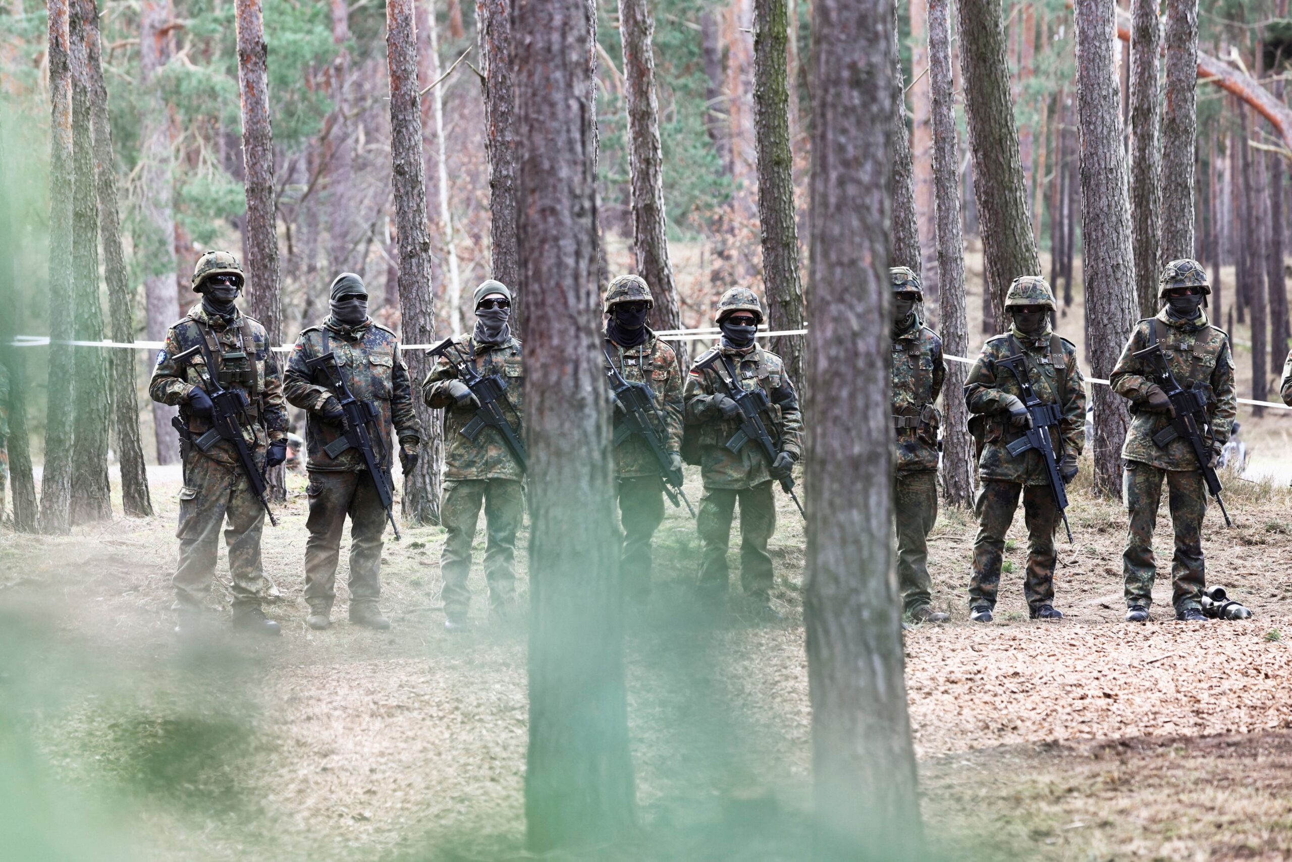 ΚΚΕ: Ψηφίστηκε πακέτο 100 δισ. ευρώ για τη στρατιωτική κινητικότητα στην Ευρώπη