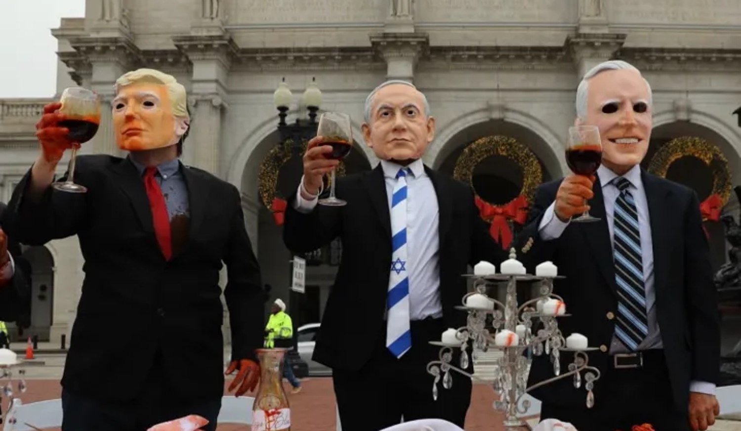 Καλλιτέχνες και ακτιβιστές αποδοκιμάζουν την Ισραηλινή γενοκτονία στη Γάζα με προκλητική περφόρμανς στην Ουάσινγκτον