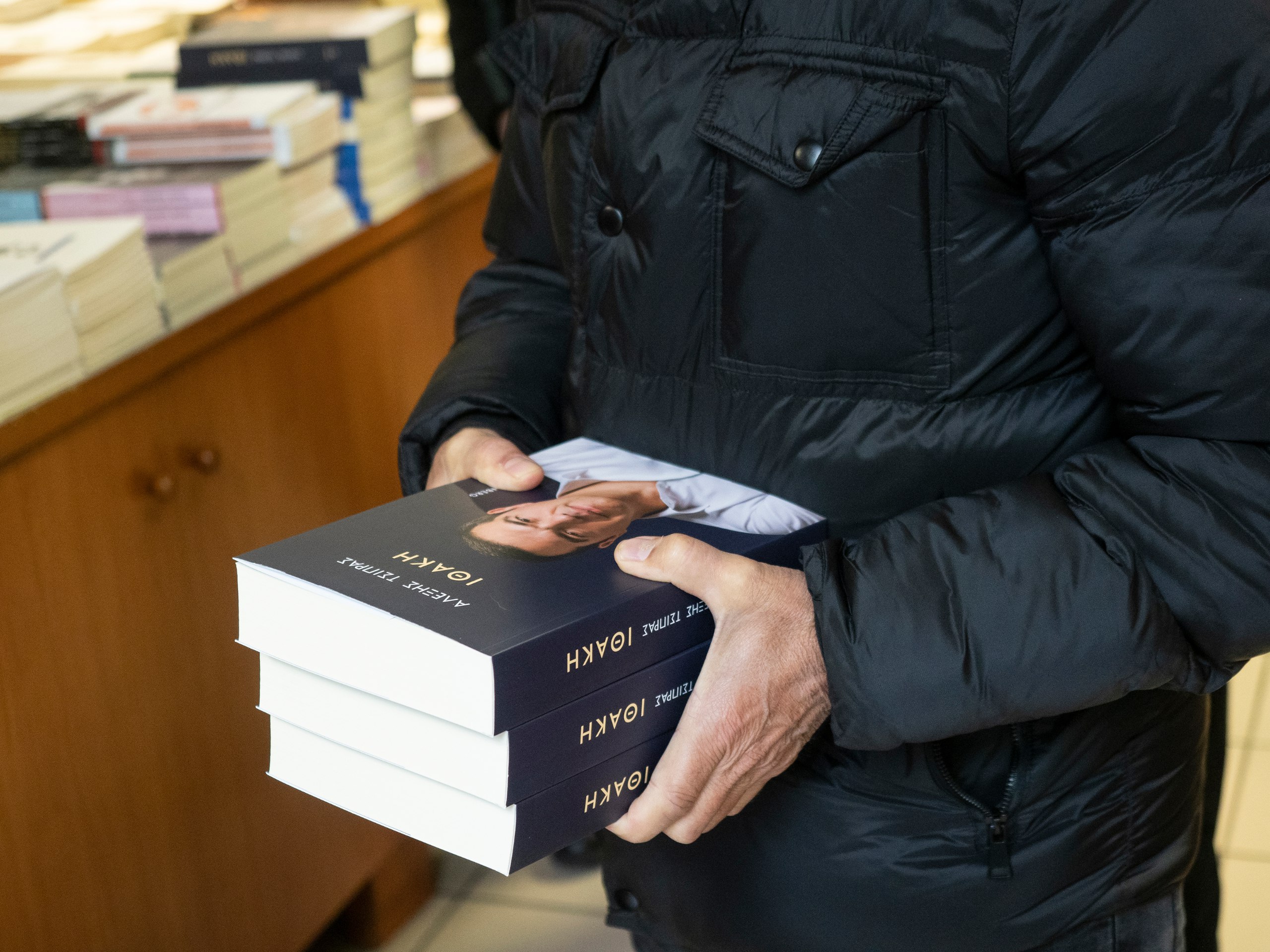 Αλέξης Τσίπρας: Το βιβλίο Ιθάκη προκαλεί αναταραχή – Δεύτερη ημέρα πολιτικών αντιδράσεων