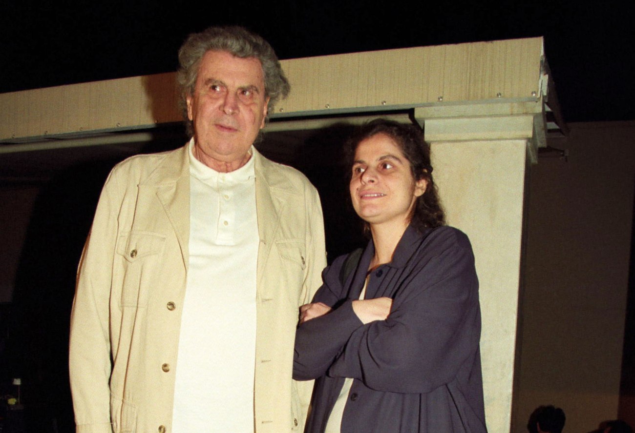 Μαργαρίτα Θεοδωράκη: Ξυπνάω στις 4 τα ξημερώματα για να φροντίσω τα 67 ζώα μου – Μνήμες εξορίας και οικογένειας