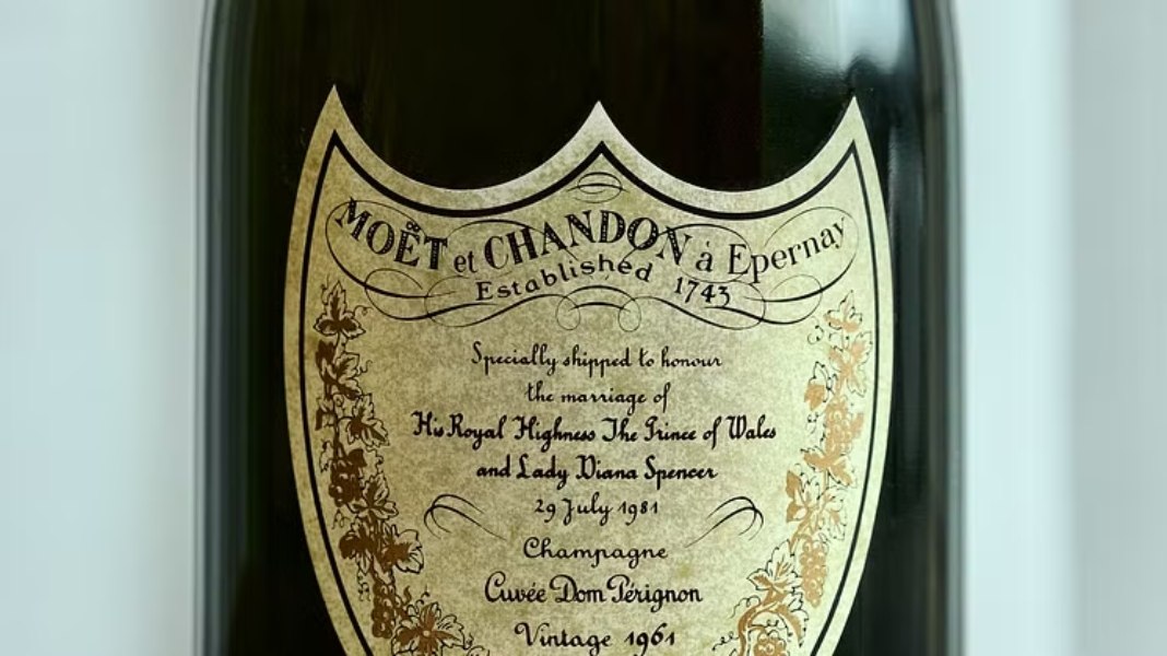 Σε δημοπρασία φιάλη Dom Pérignon από τον γάμο του βασιλιά Καρόλου Γ΄ και της Νταϊάνα