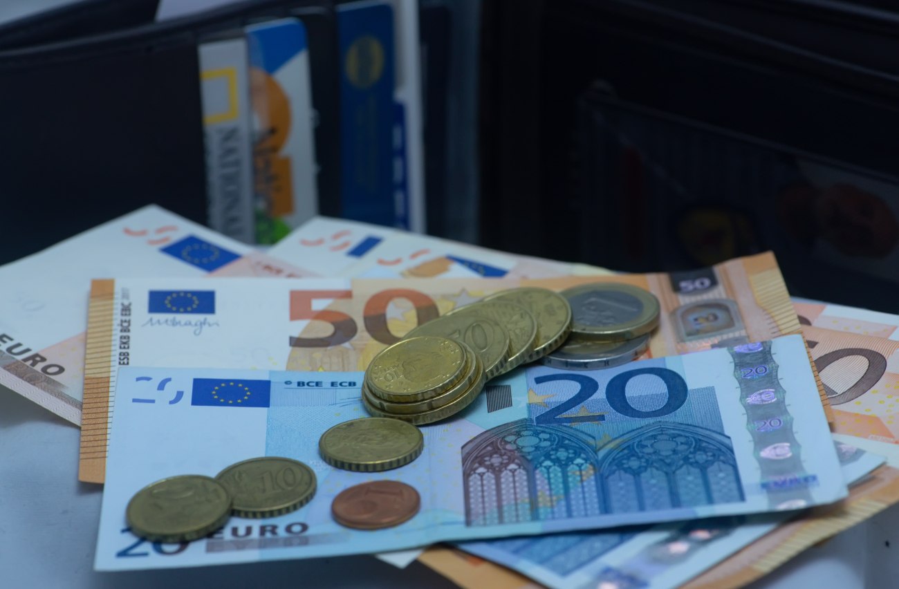 Τι θα πληρώσουν οι ελεύθεροι επαγγελματίες και οι αγρότες για ασφαλιστικές εισφορές το 2026