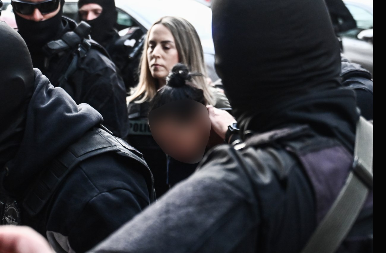 Σαλαμίνα: Απολογία της 46χρονης κατηγορούμενης για τη δολοφονία της πεθεράς της