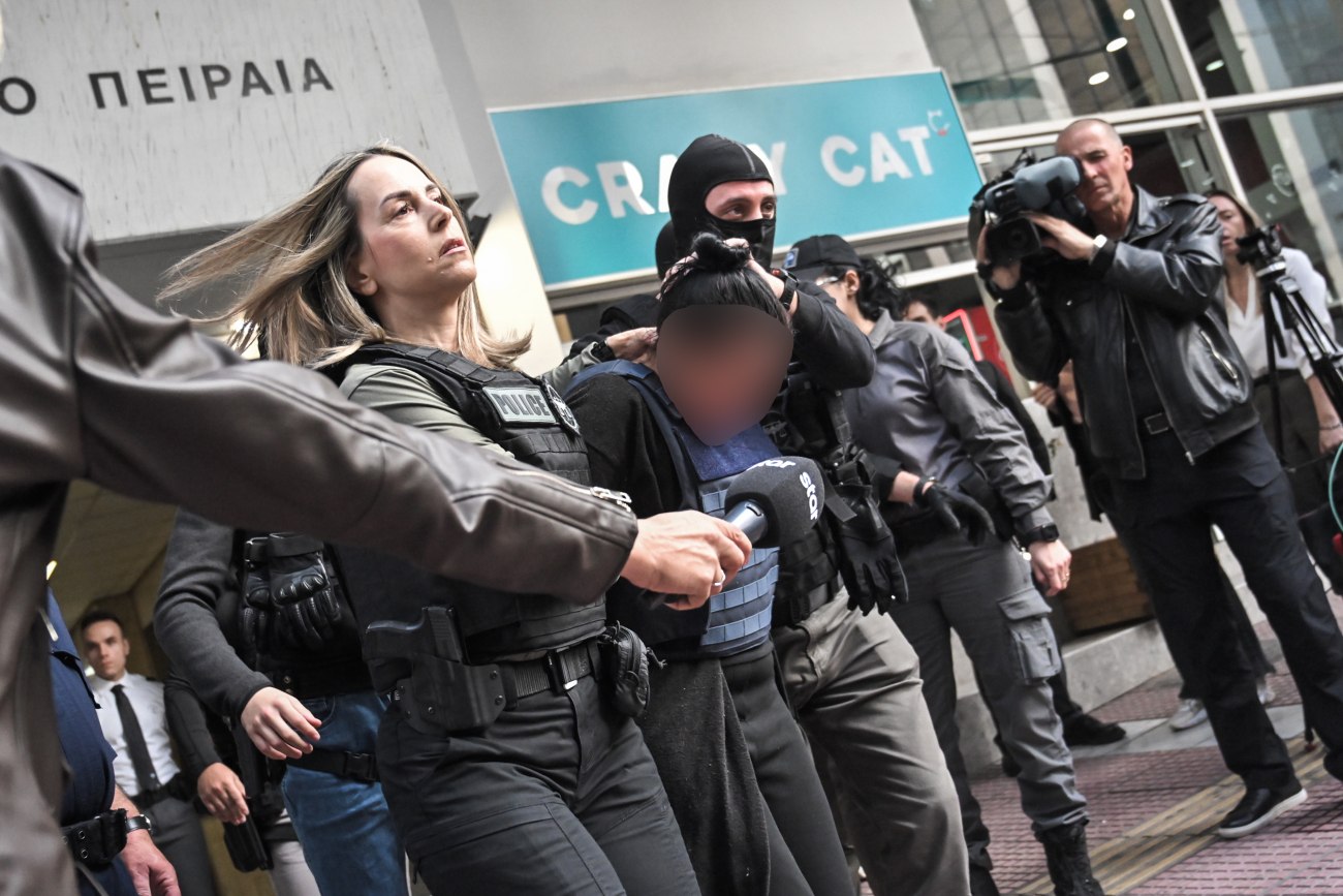 Σαλαμίνα: Μετανιώνω πικρά, ζητώ συγγνώμη – Τι δηλώνει η 46χρονη που σκότωσε την πεθερά της