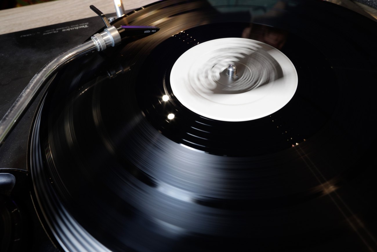 Προβλήματα και προκλήσεις των DJ στην Ελλάδα: Δισκοθέτες στο αυτόφωρο και χαμηλές αμοιβές