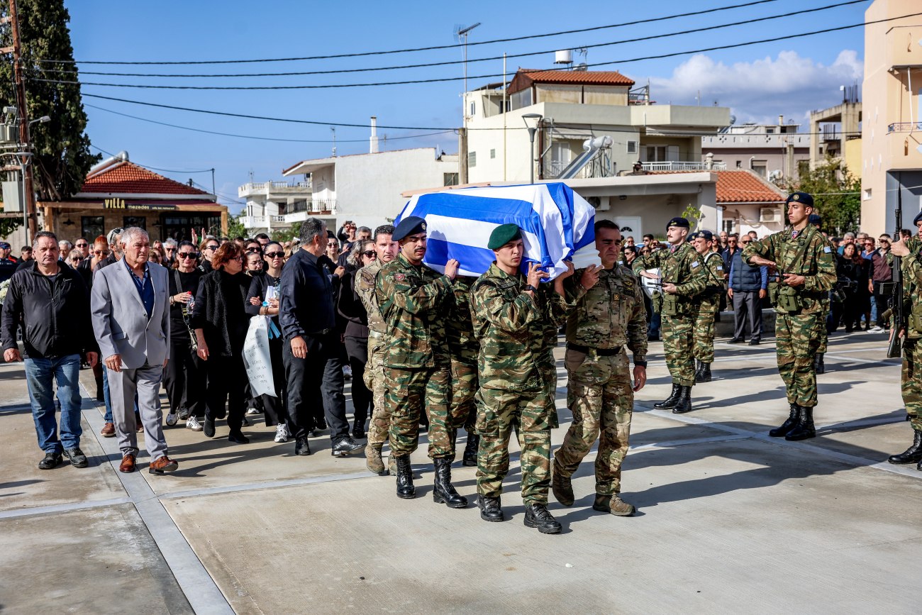 Θλίψη και συγκίνηση στην κηδεία του 19χρονου Ραφαήλ στη Ρόδο