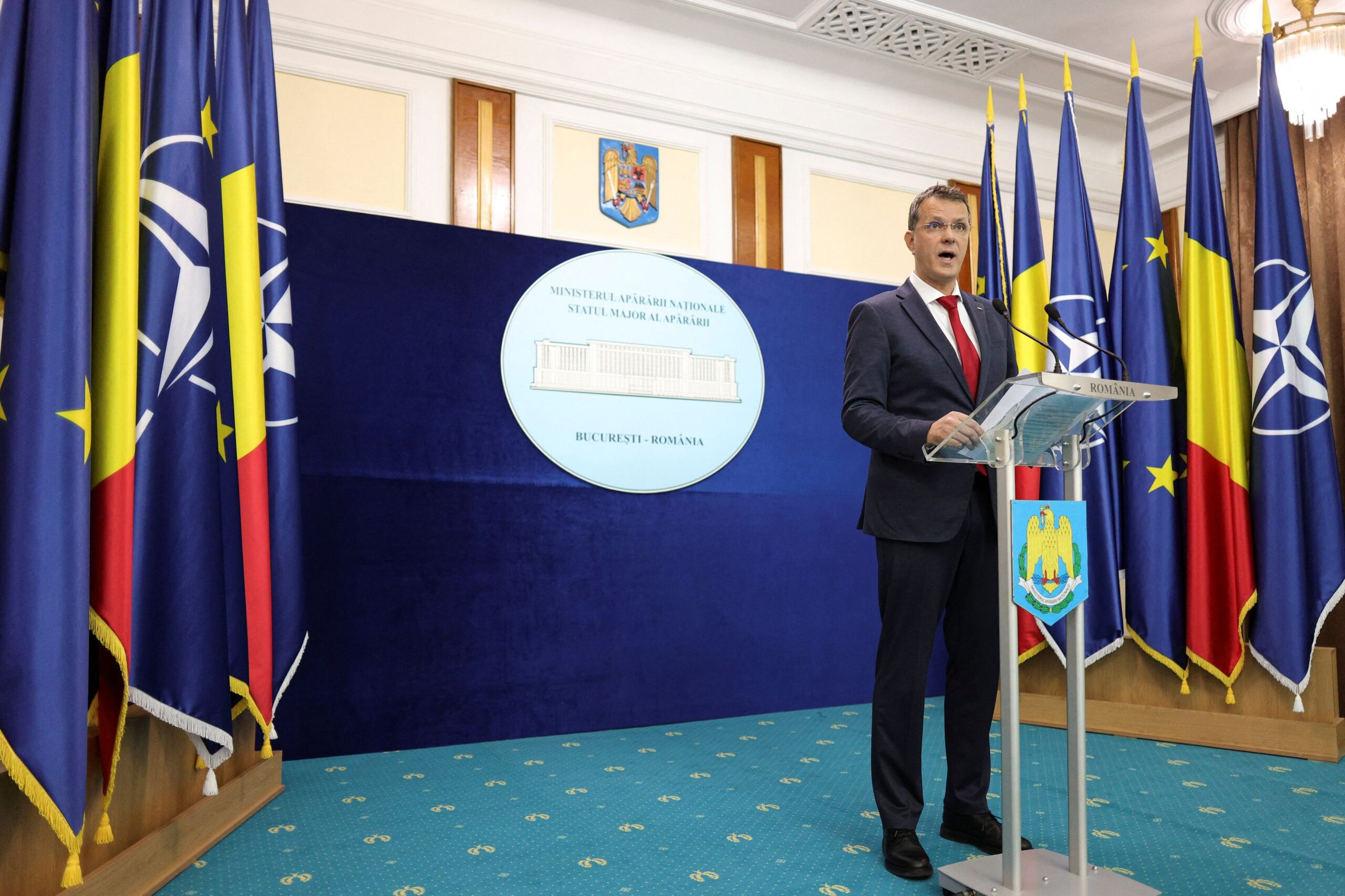 Παραιτήθηκε ο υπουργός Άμυνας της Ρουμανίας – Υποστήριξε την ανακρίβεια στο βιογραφικό του