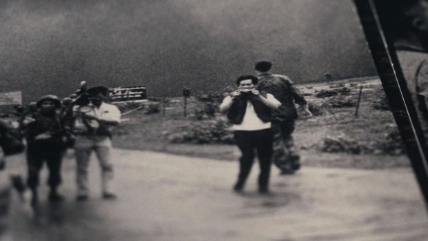 Ποιος είναι ο πραγματικός φωτογράφος πίσω από την ανατριχιαστική εικόνα του κοριτσιού της ναπάλμ;