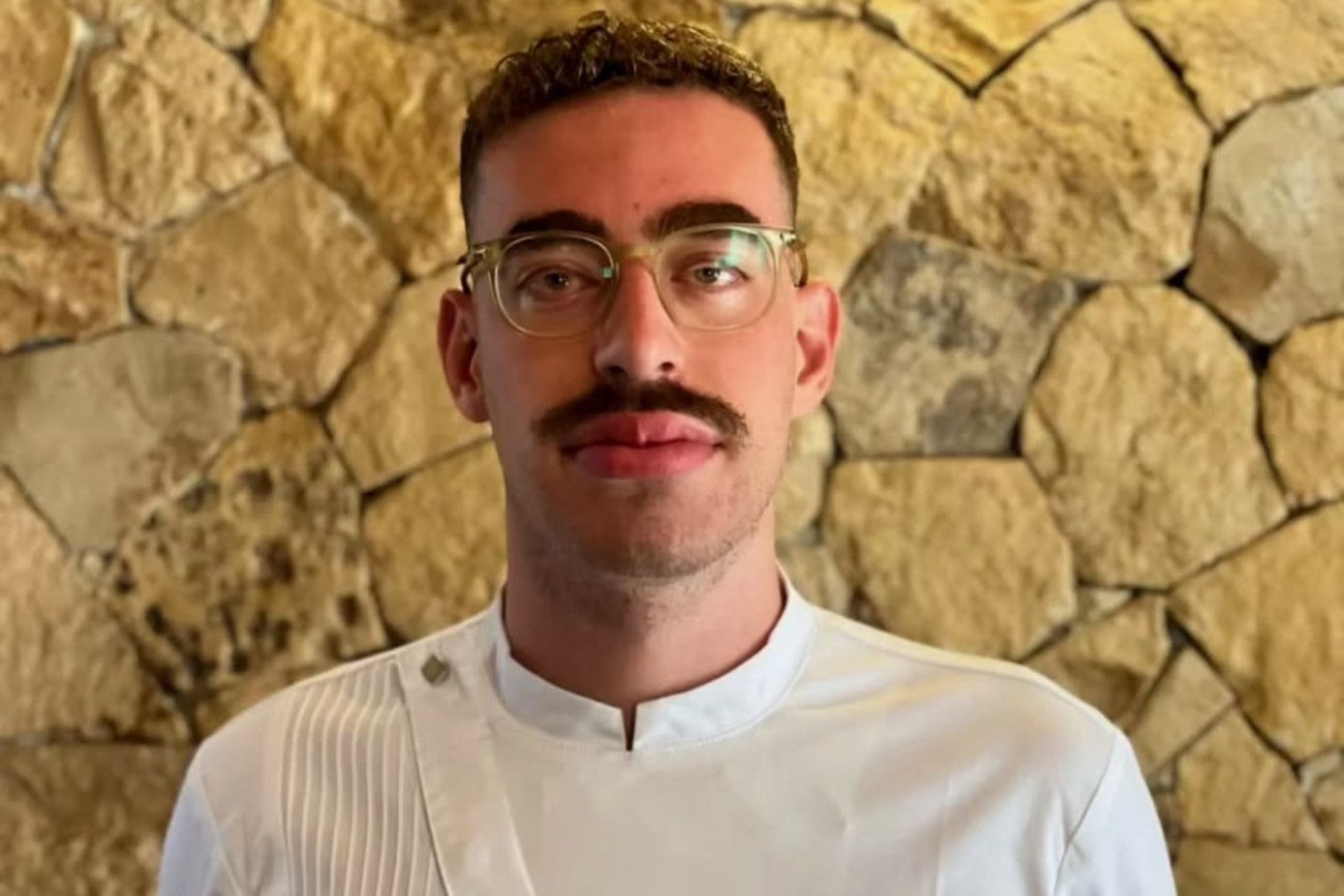 Ο Γιάννης Λιαπάκης από το Ηράκλειο αναδεικνύεται νέος Ευρωπαίος σεφ της χρονιάς με το ρεβιθόρυζο και λαβράκι
