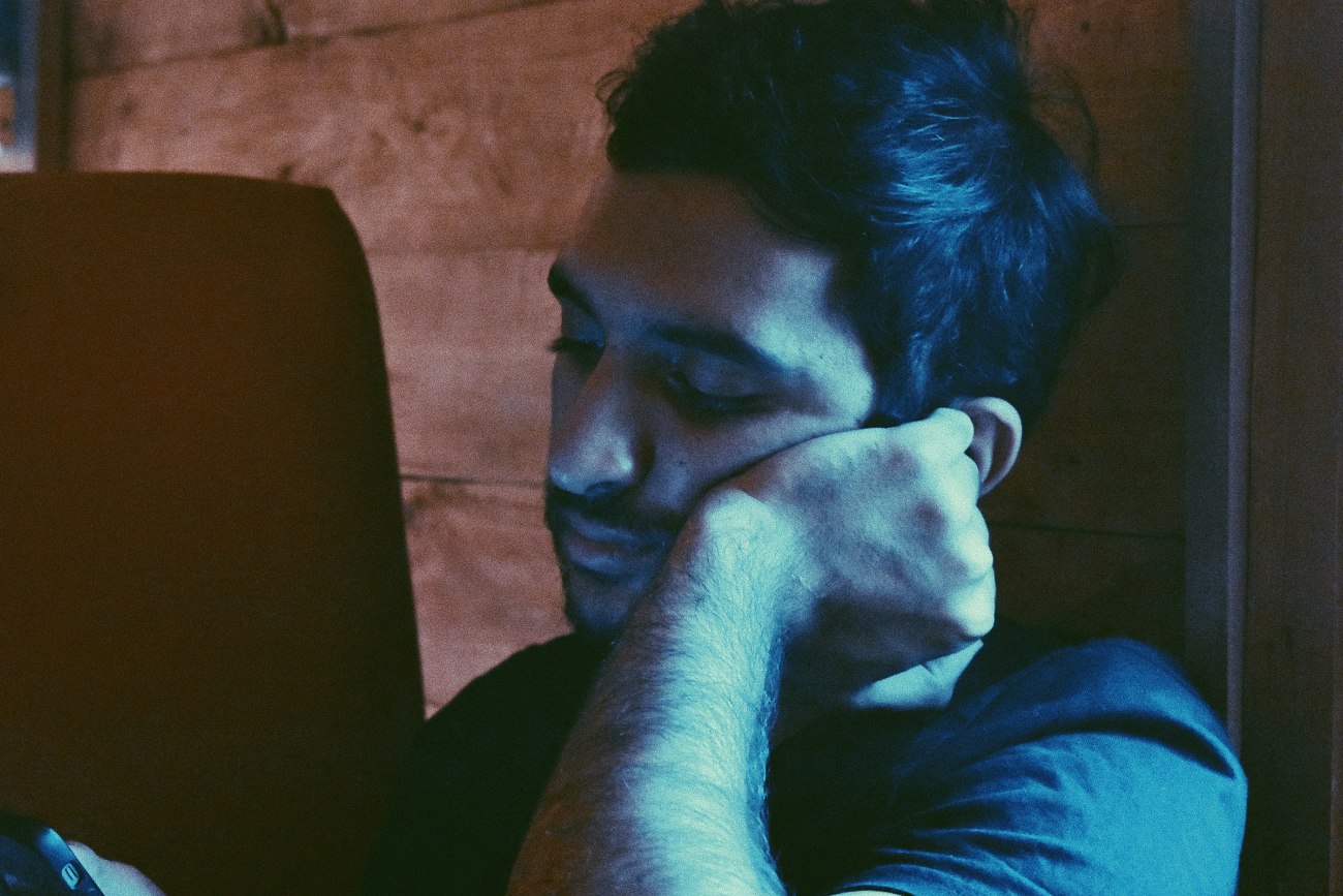 Τα social media περιορίζουν τη φαντασία μας και εντείνουν την πλήξη